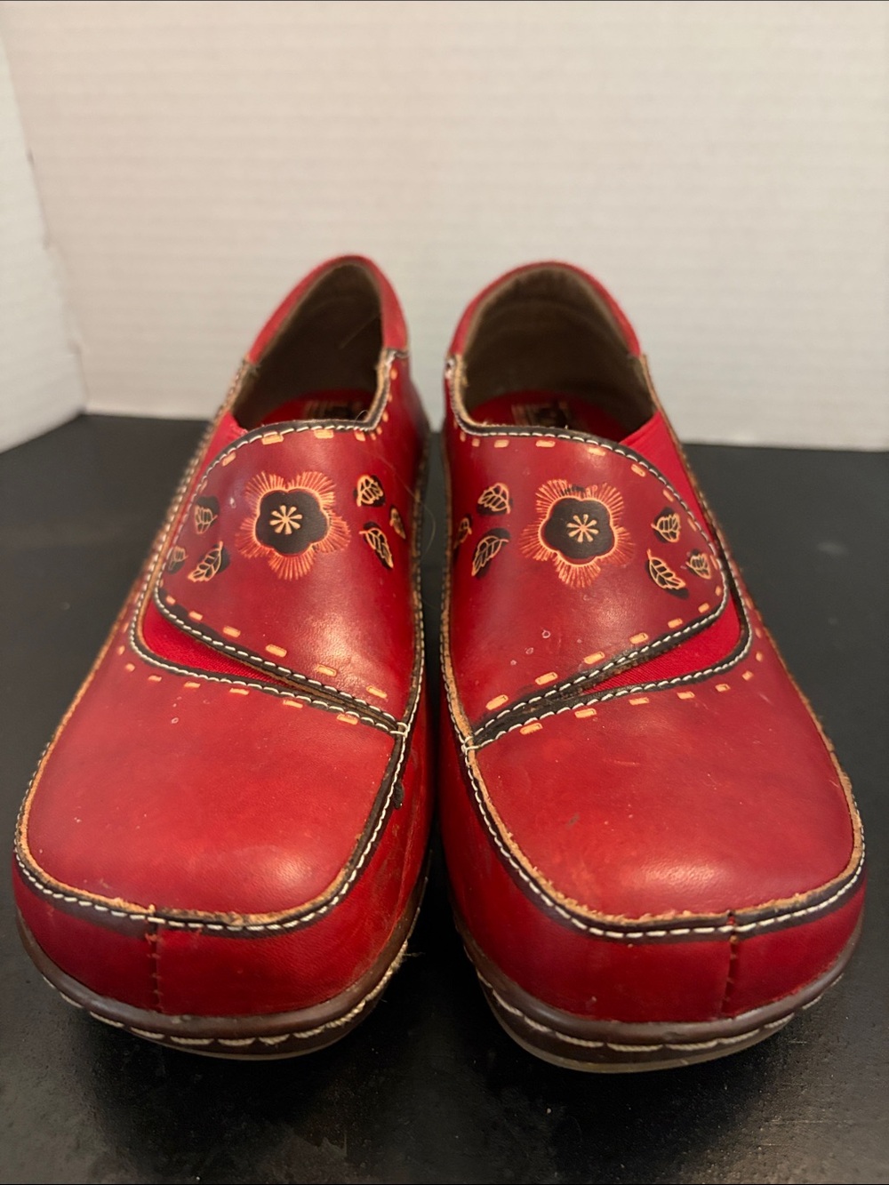 L’Artiste Spring Step Red Floral Leather Slip-On Clogs, Size 39
